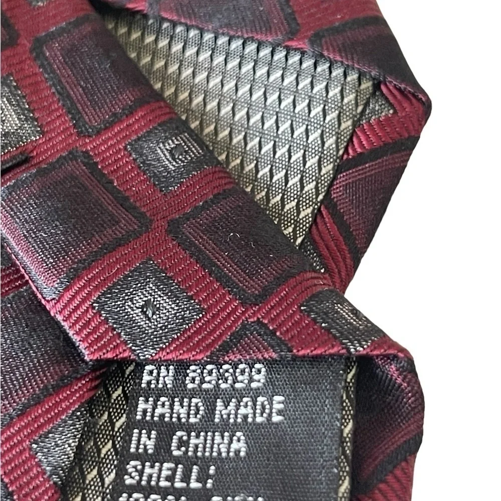 Paul Dione Bergundy Hand made 100% silk men’s Tie 4X 59 inches